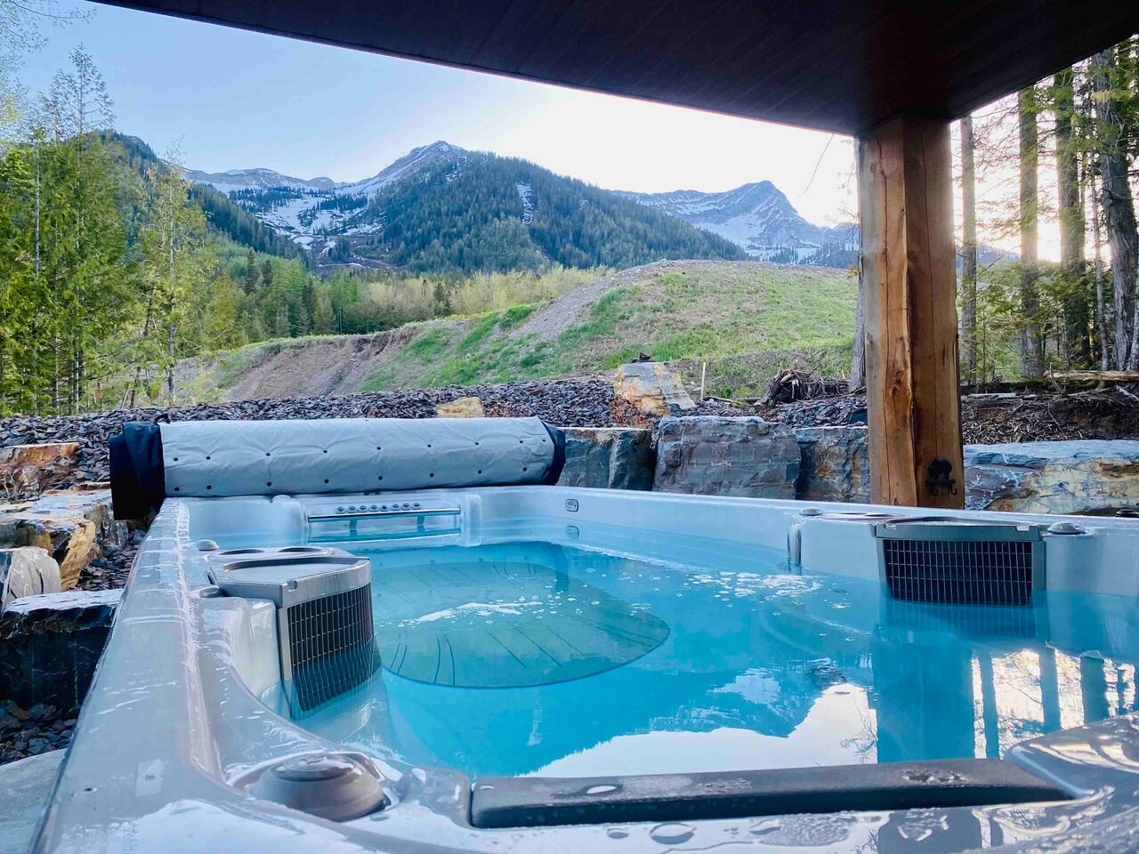 Fernie Mountain Escape | Views, Spa, BBQ, Sauna