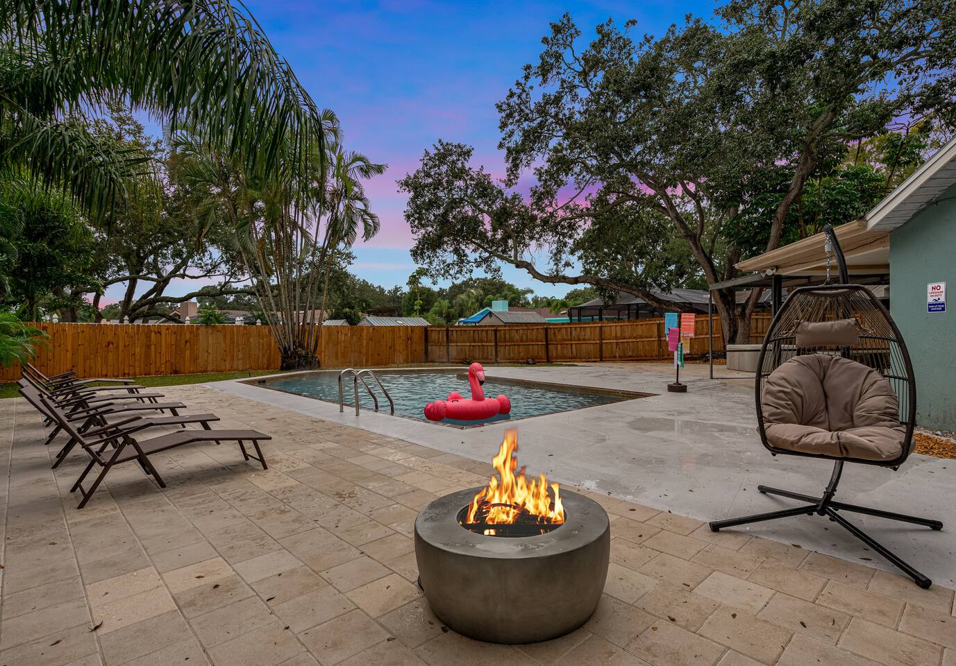 Stunning 5B/3BA w/Heated Pool close to Beach