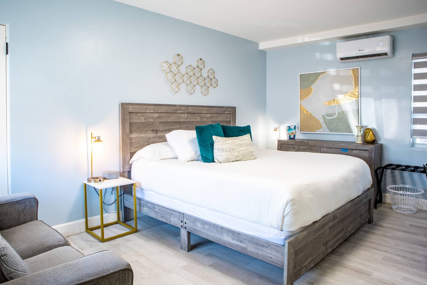 Cozy Beachside Boutique Hotel King Suite kitchen