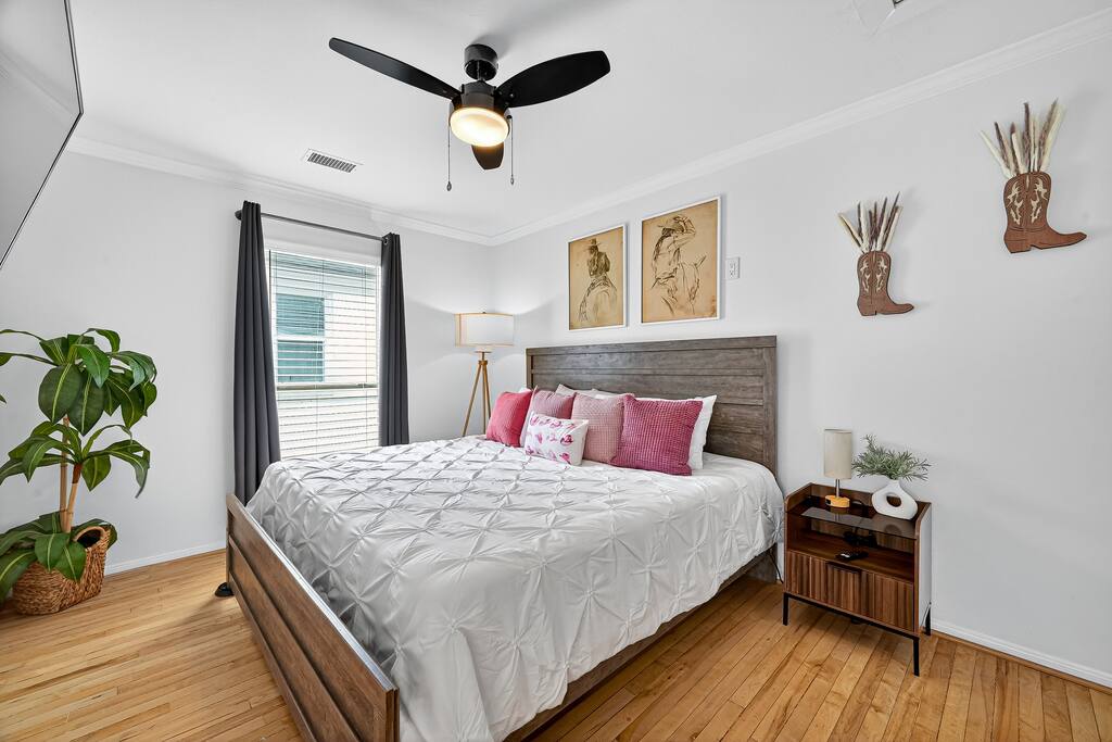 1714 Fairview 1KING/1BA Top Apt Duplex Pets Ok!