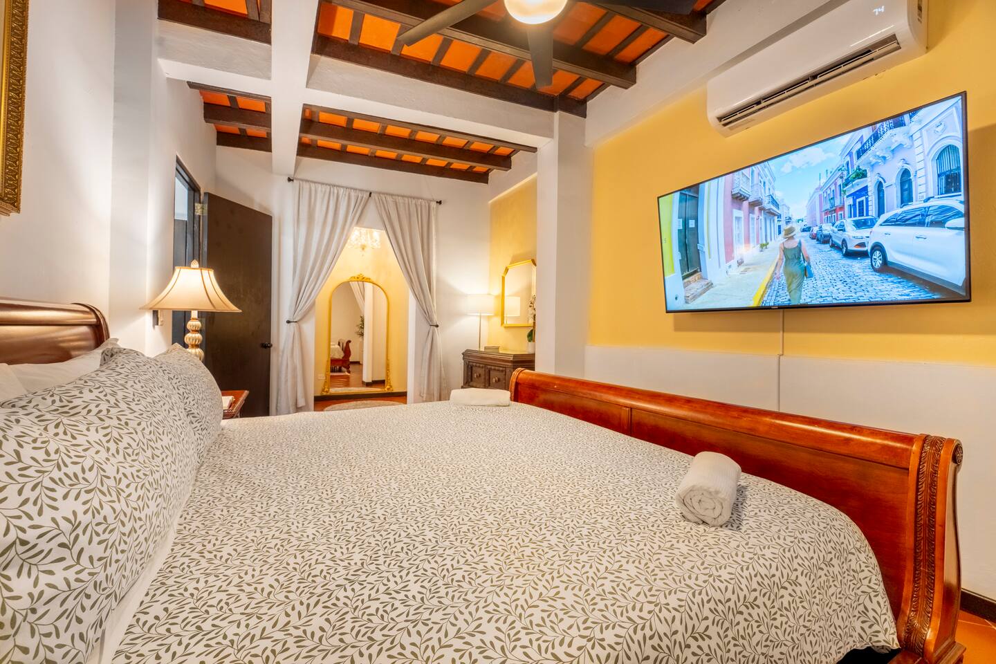 3BR Penthouse: Walk Everywhere