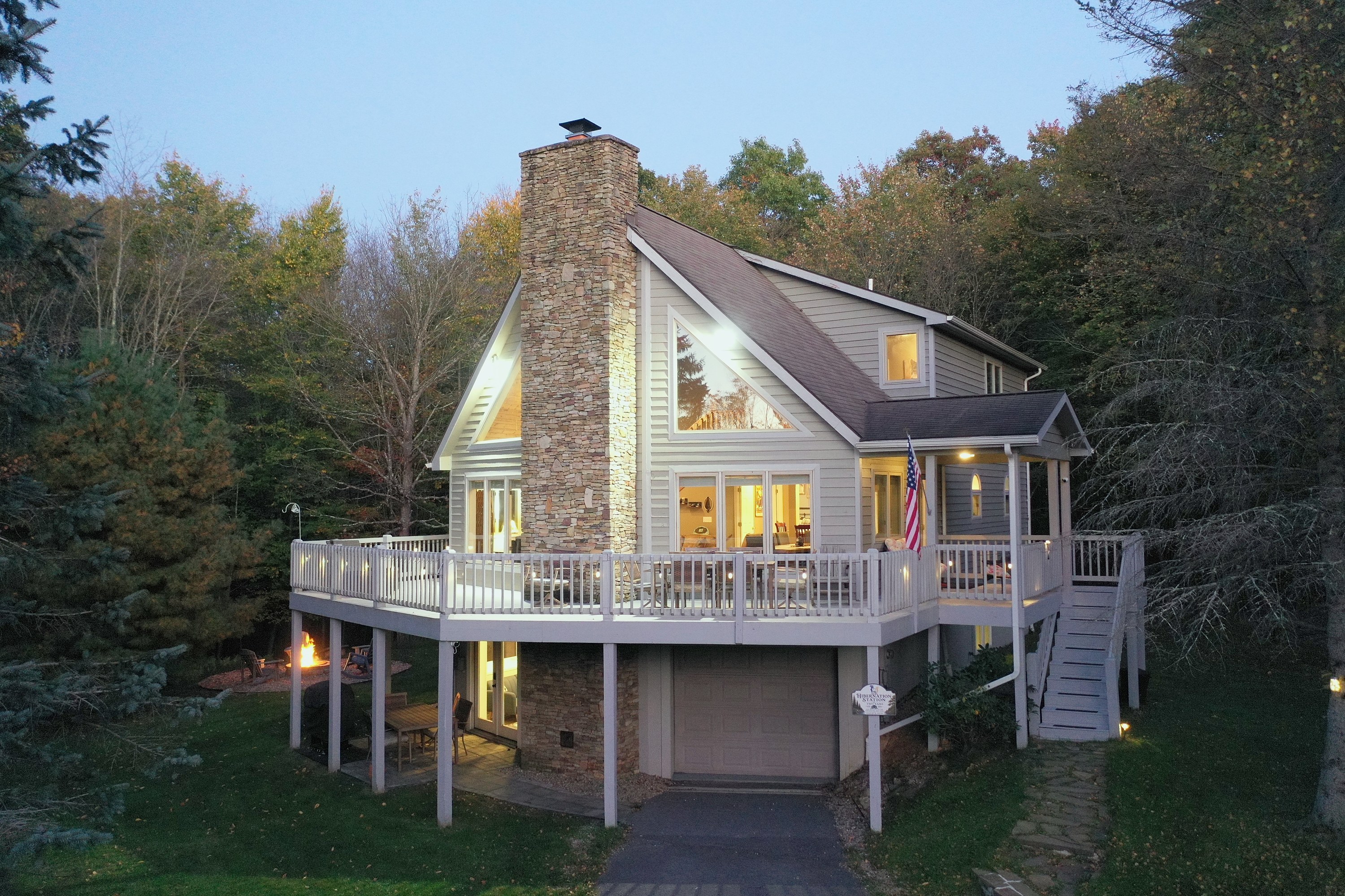 Lake Access, Hot Tub, Sleeps 12