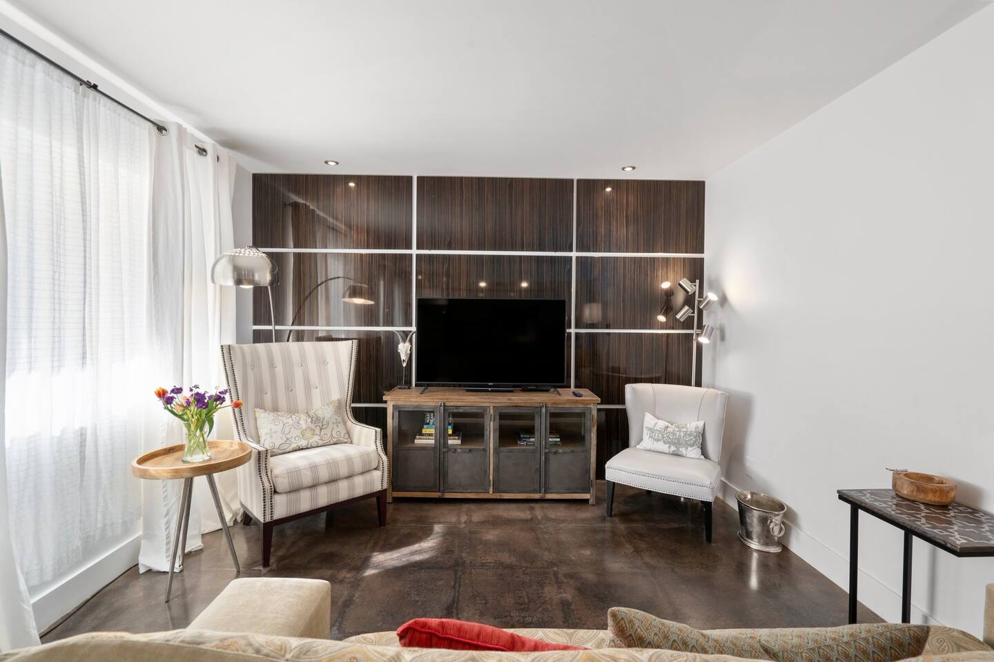 Elegant 1 BDRM Old Town Condo!