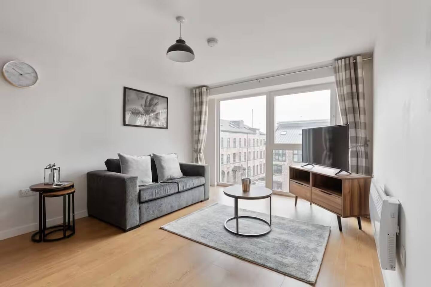 Southbank Leeds Apartment. New! With Free Parking