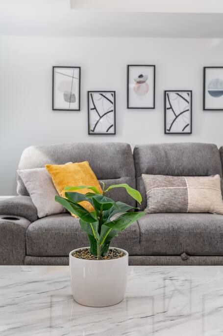 Downtown Loft Apartment close to XL Center