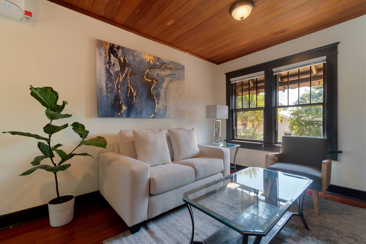 1-Bedroom close to restaurants & beach, bikes