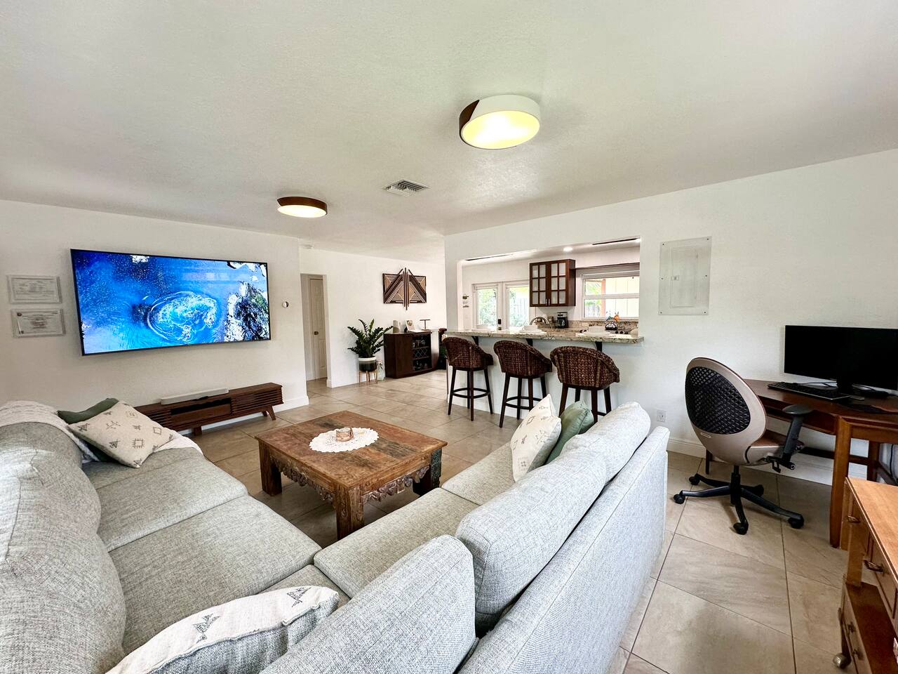 3 BR House Private Fenced Yard with Grill