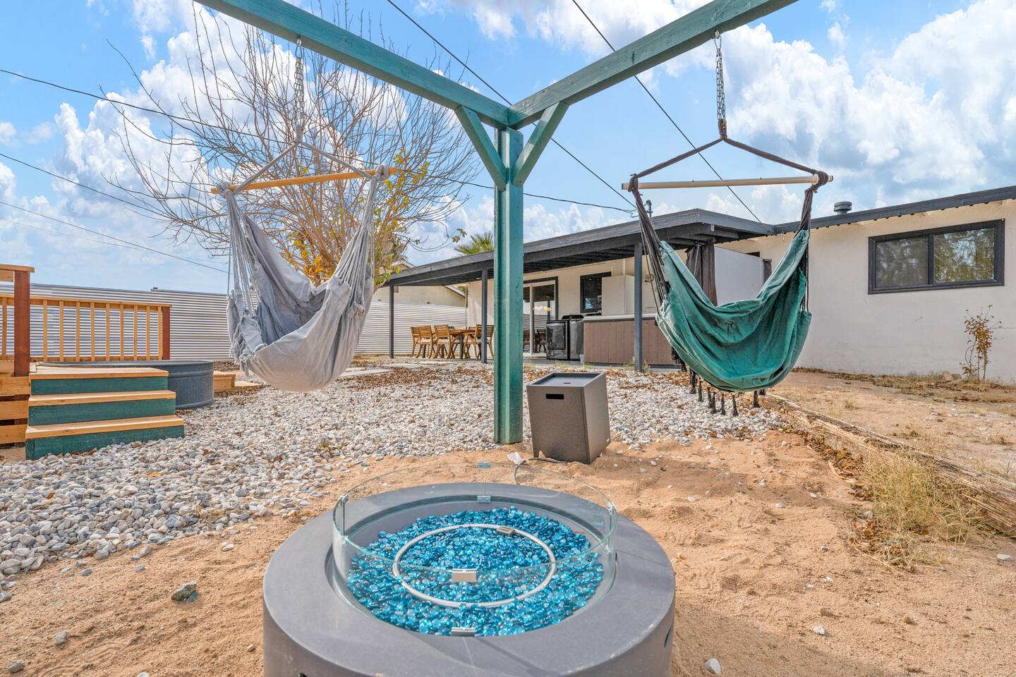 Desert Family Fun! Game room - hot tub -cowboy tub