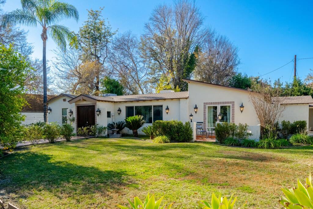5 mins from Universal w/ Heated Pool/Spa/Golf/Pong