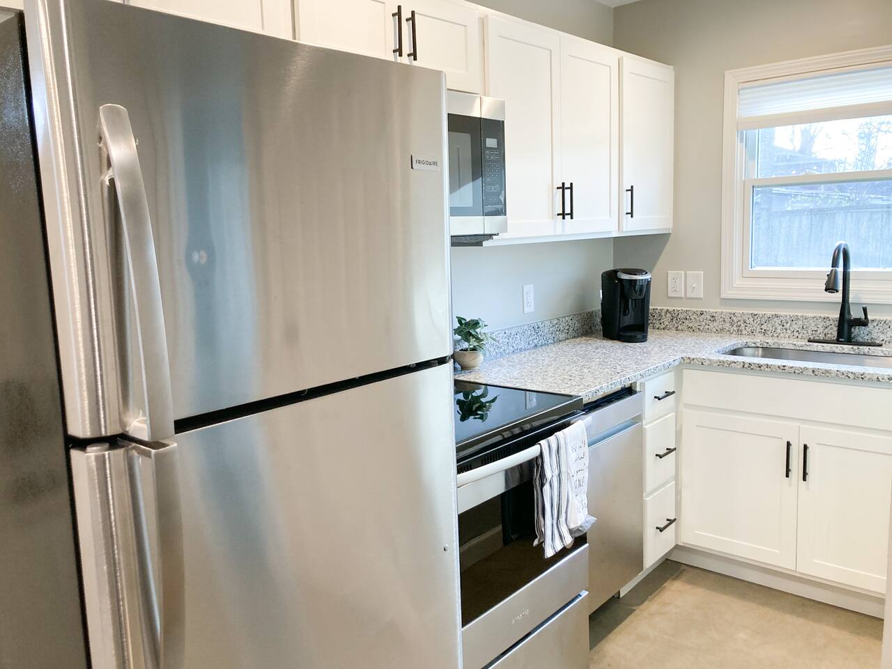 New Build ADU | 1 mi from Dtn | Kitchen | 30+ Days