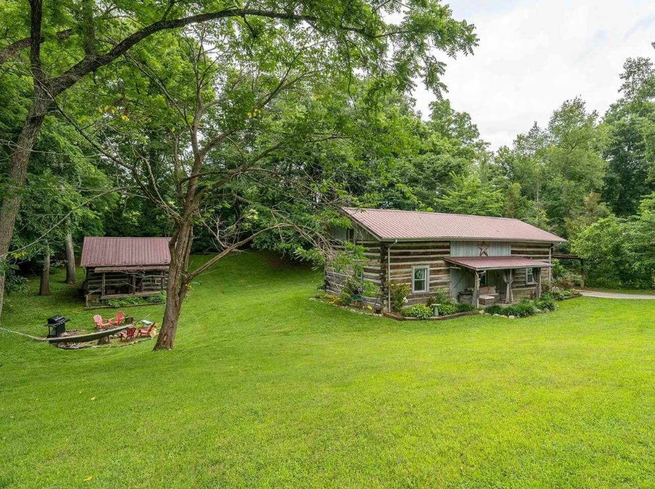 "Timber Lodge", Rustic 4BR Log Cabin + Guesthouse