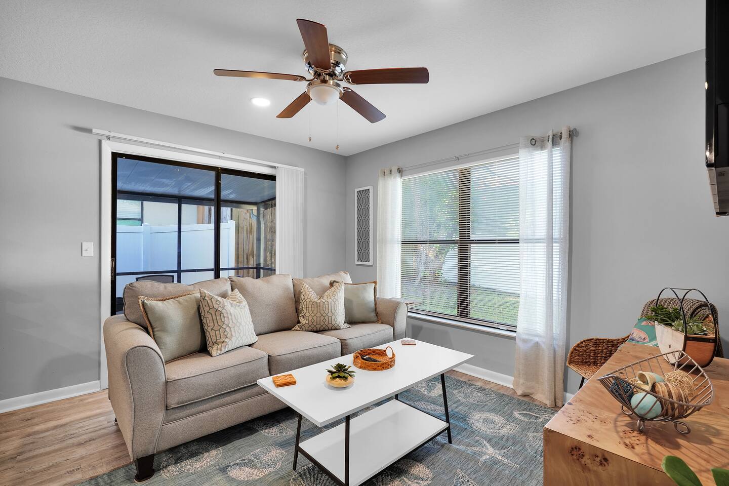 Spring Deal! Charming Beach Escape| Lanai & Grill
