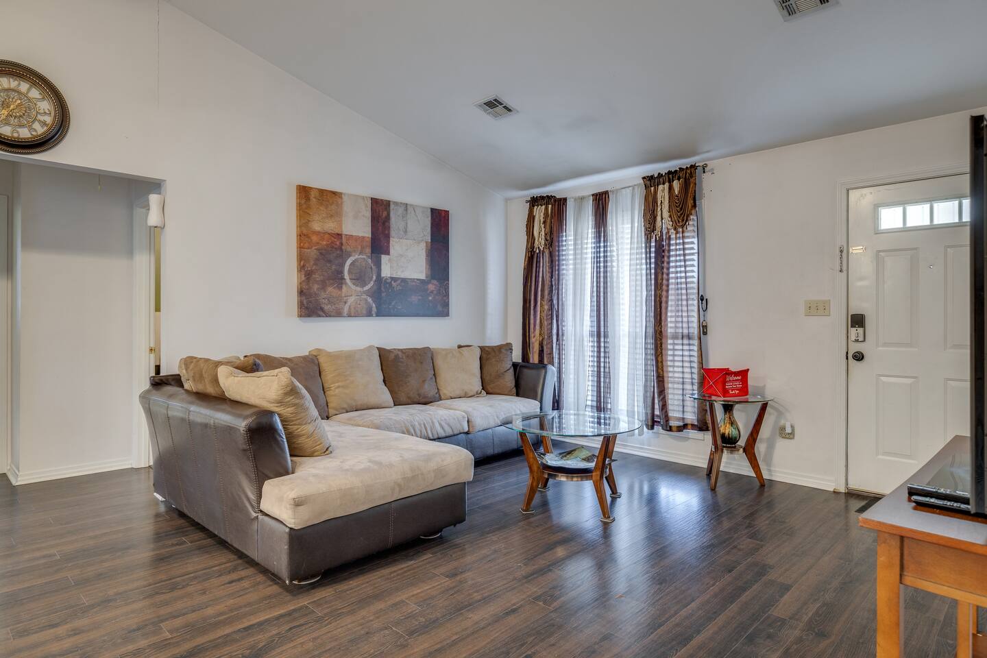 A comfy hidden Gem central to everything you need!