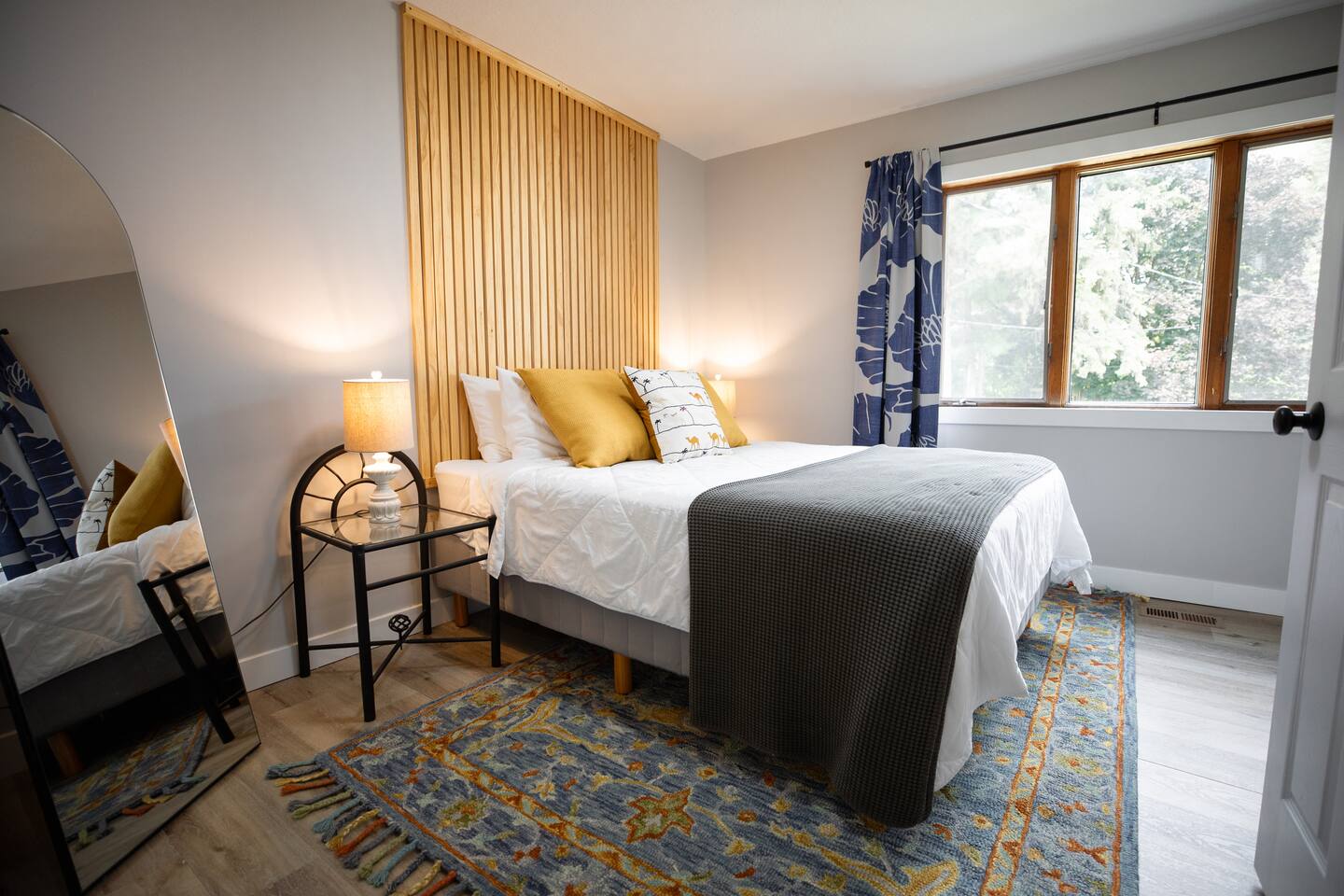 Top Location near MOA, Airport w/ Yard and Parking