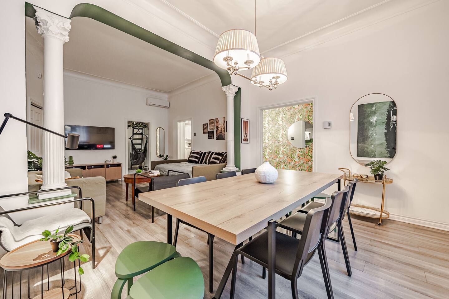 Massive 2 Storey Sleeps 20 w/ FreeParkings