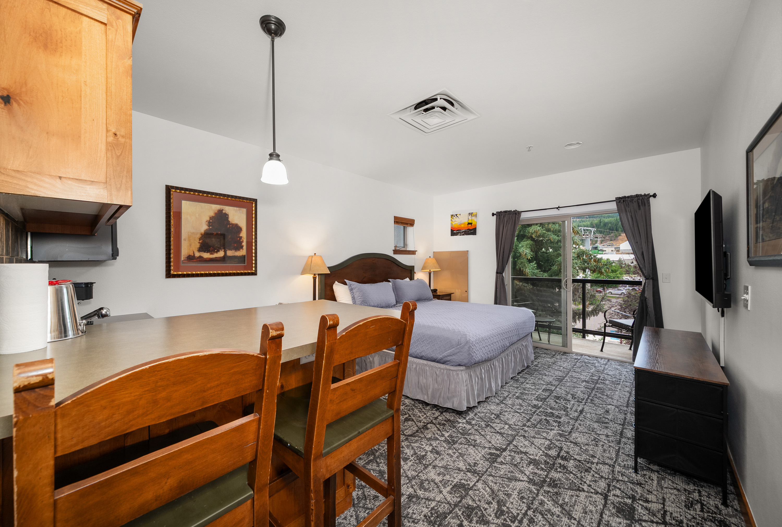 Shared Roof Top Hot tub Silver Mtn en suite listed