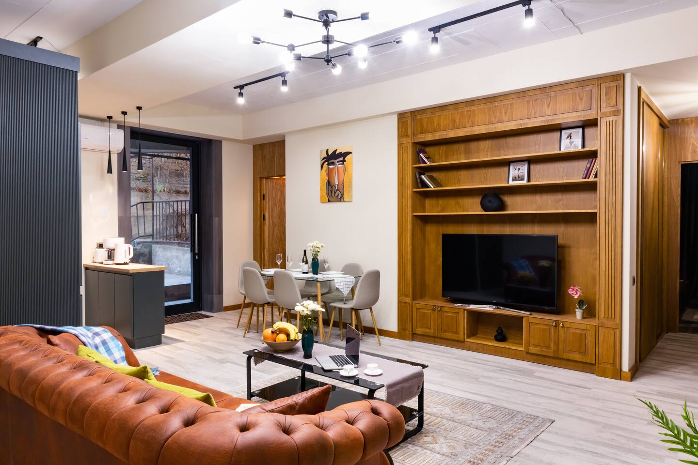 Deluxe 4BD /W Ararat Views | SelfCheckin