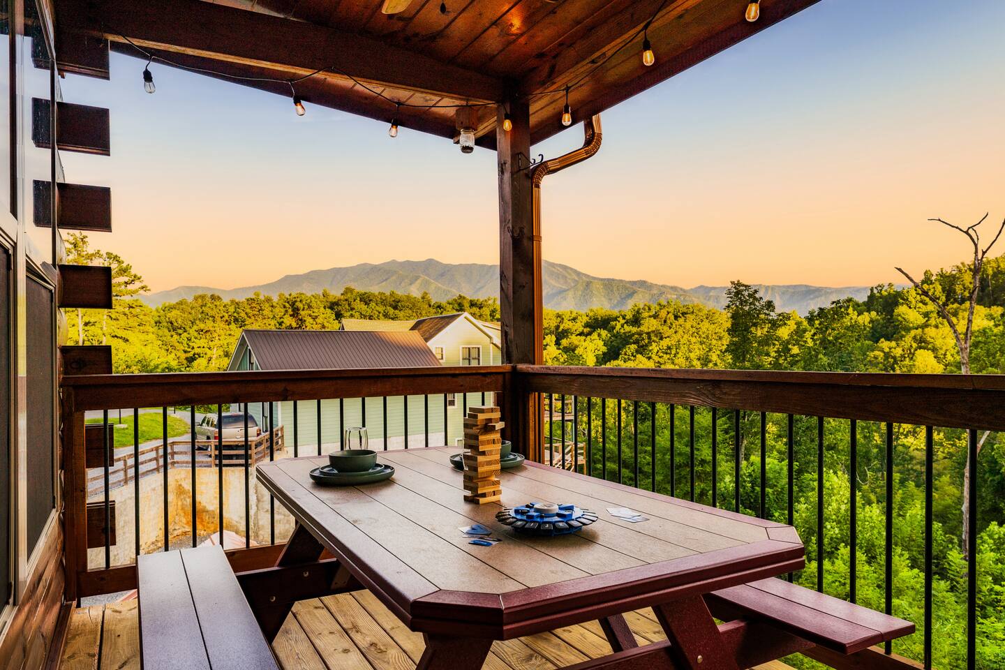 VIEW, 3 Swim Pools, Game Room, Firepit, Pickleball