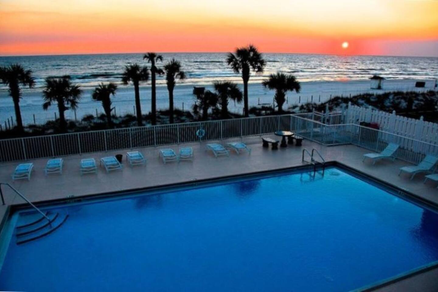 2BD/2.5BA 2-Story Beach House, Pet Frndly W/ CART!