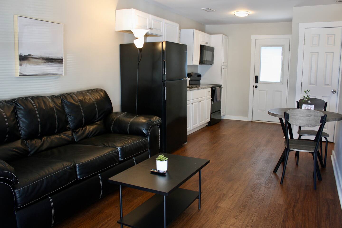 Furnished 1 Bedroom Apartment Near Redstone