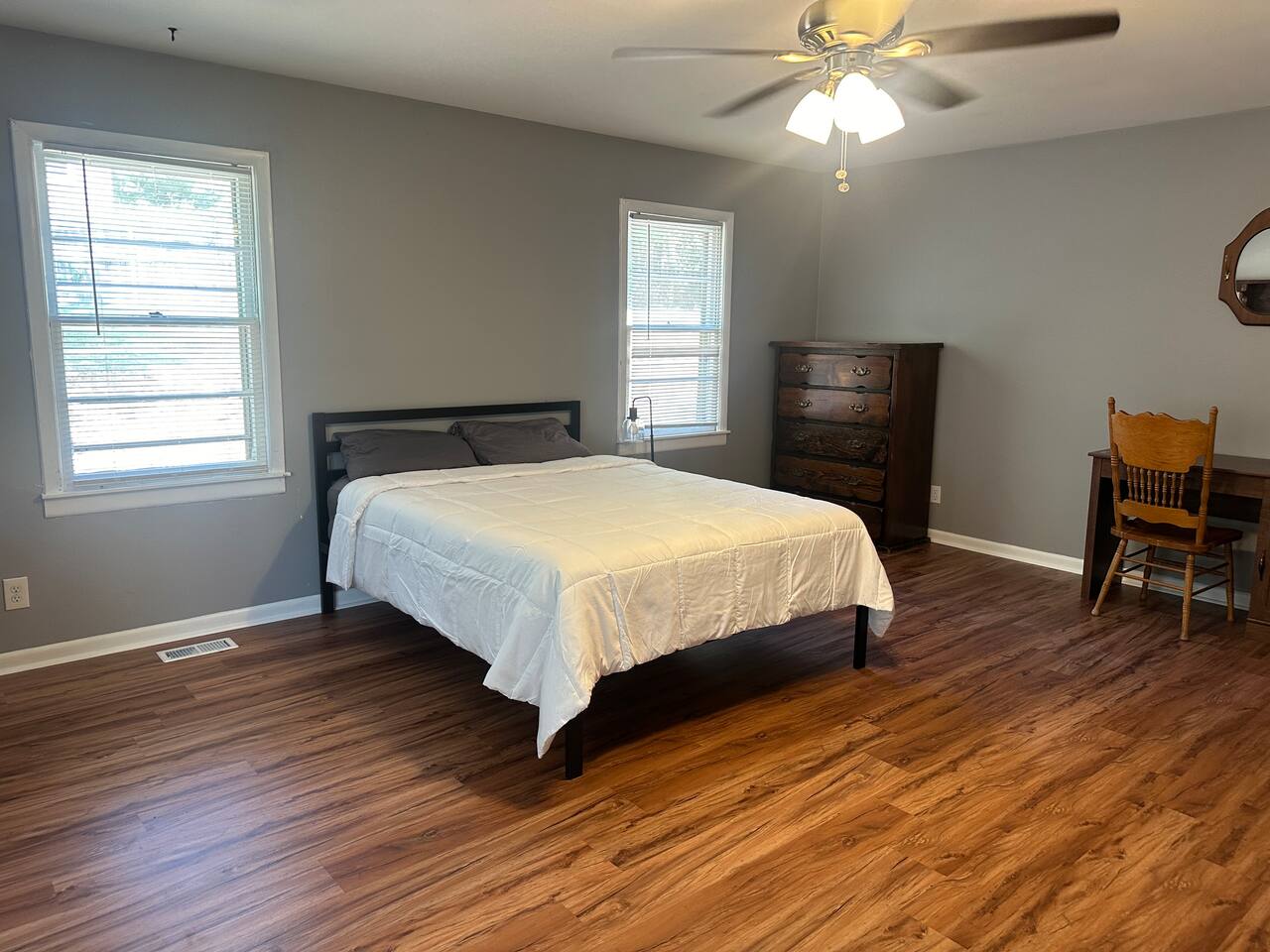 Cozy Private Queen Suite Near Research Park
