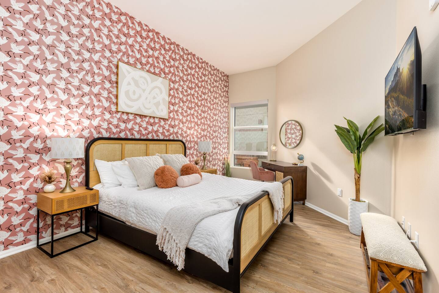 Eclectic|65” TVs|Fast Wi-Fi |Parking|Pets|Bohemian