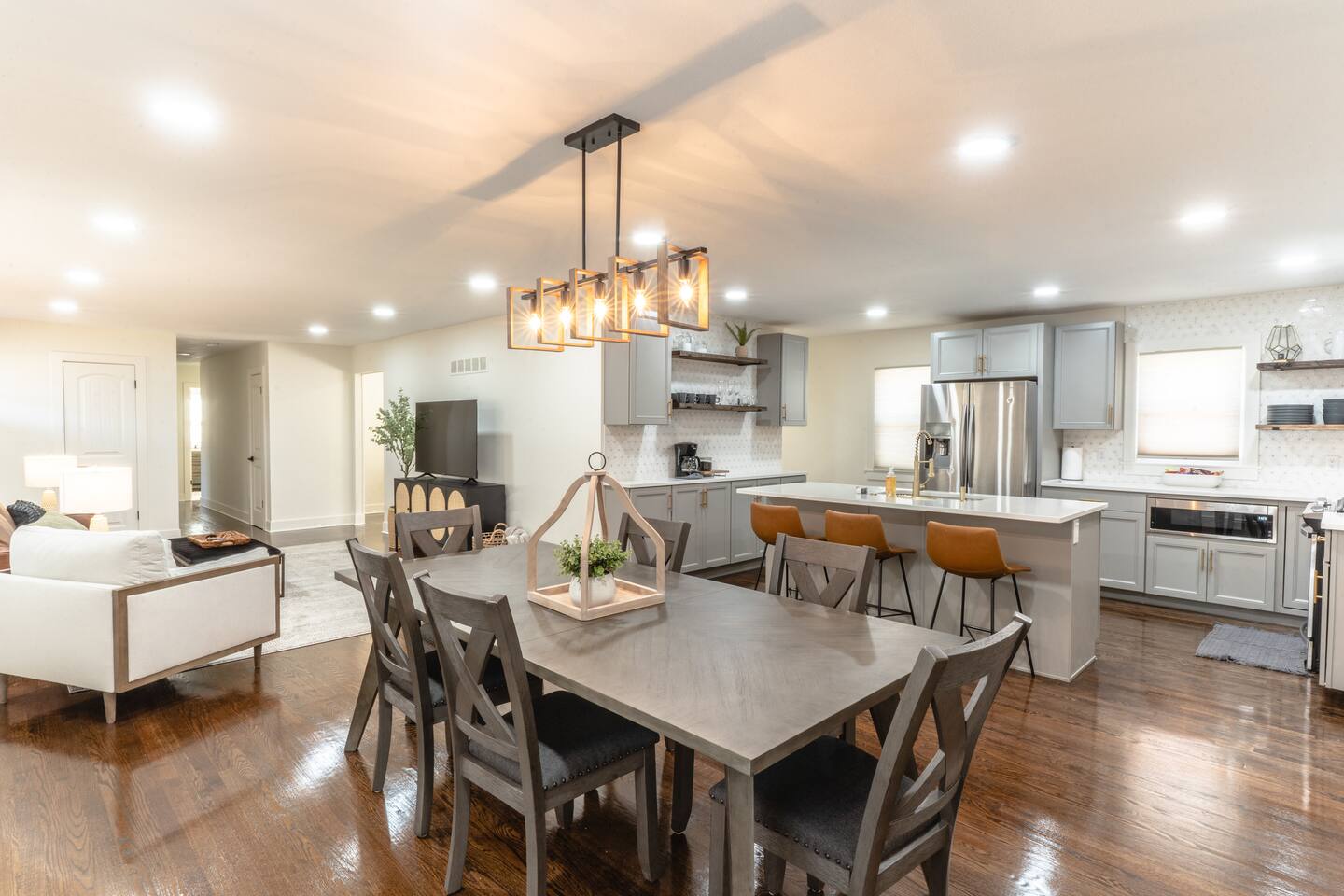 Luxurious & Spacious Ranch 5BR with 2 King Beds