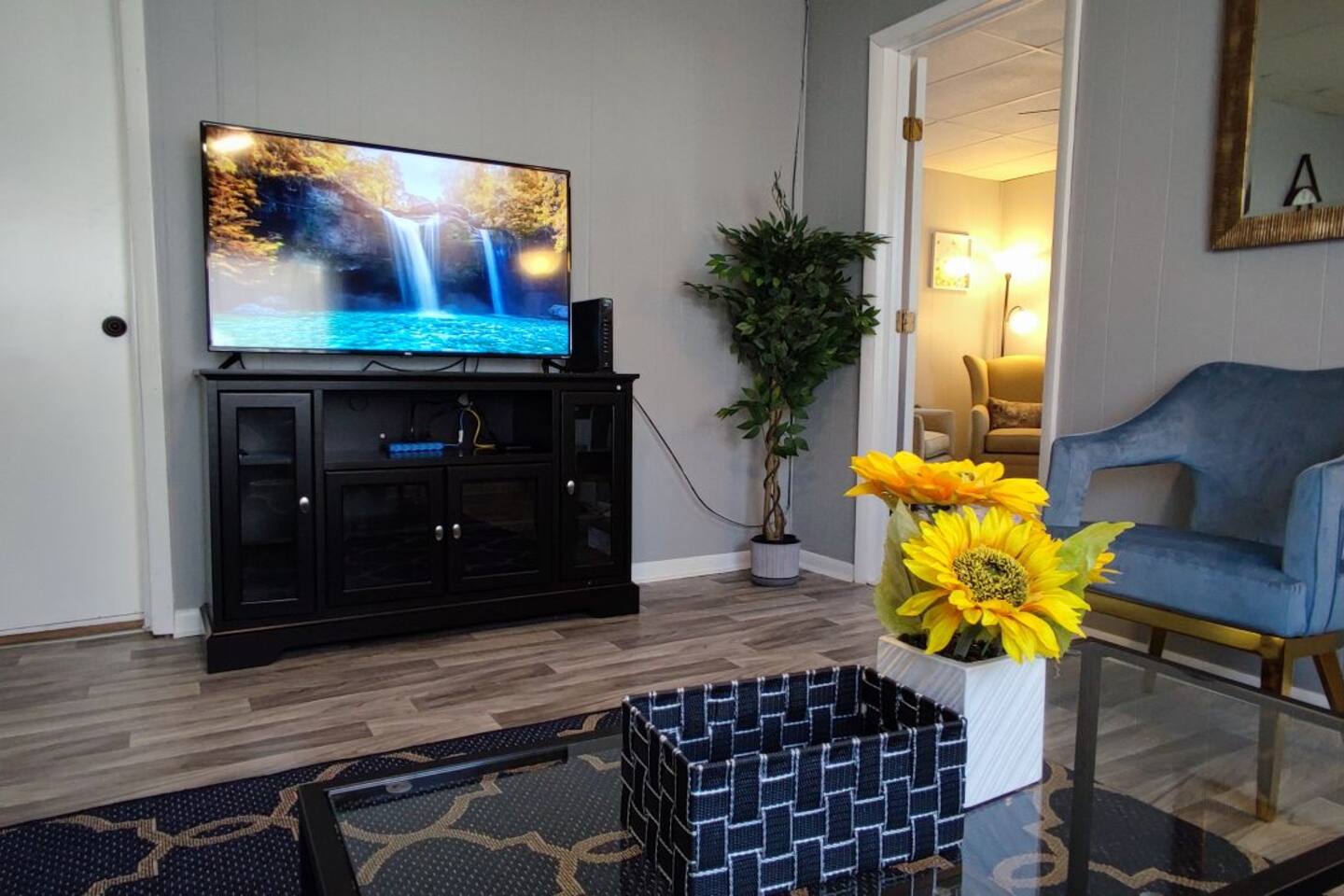 Downtown Charm & Comfort: Two Bedroom Home