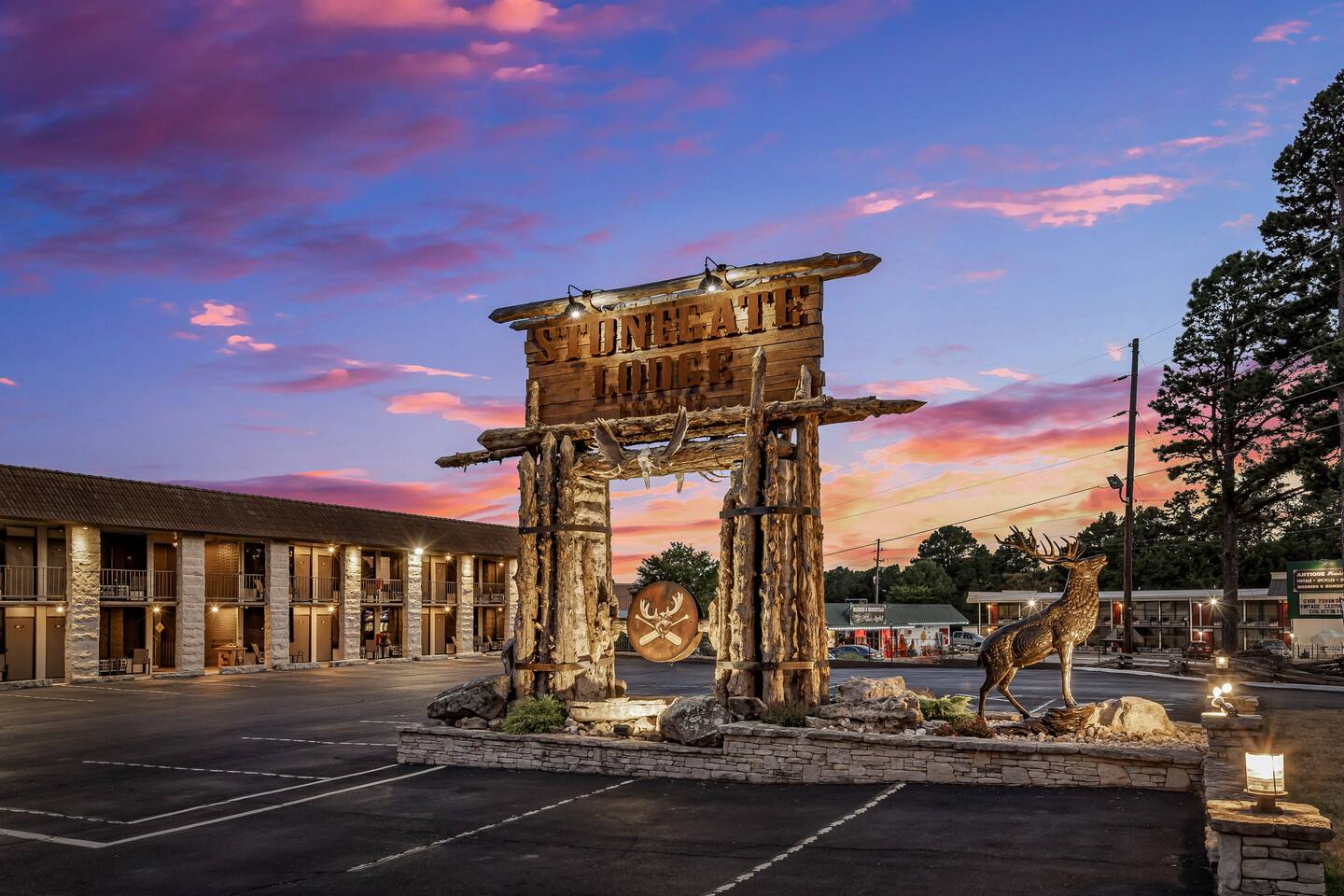 Stonegate Lodge King Bed Fast WiFi 40in TV Salt Water Pool Room #309