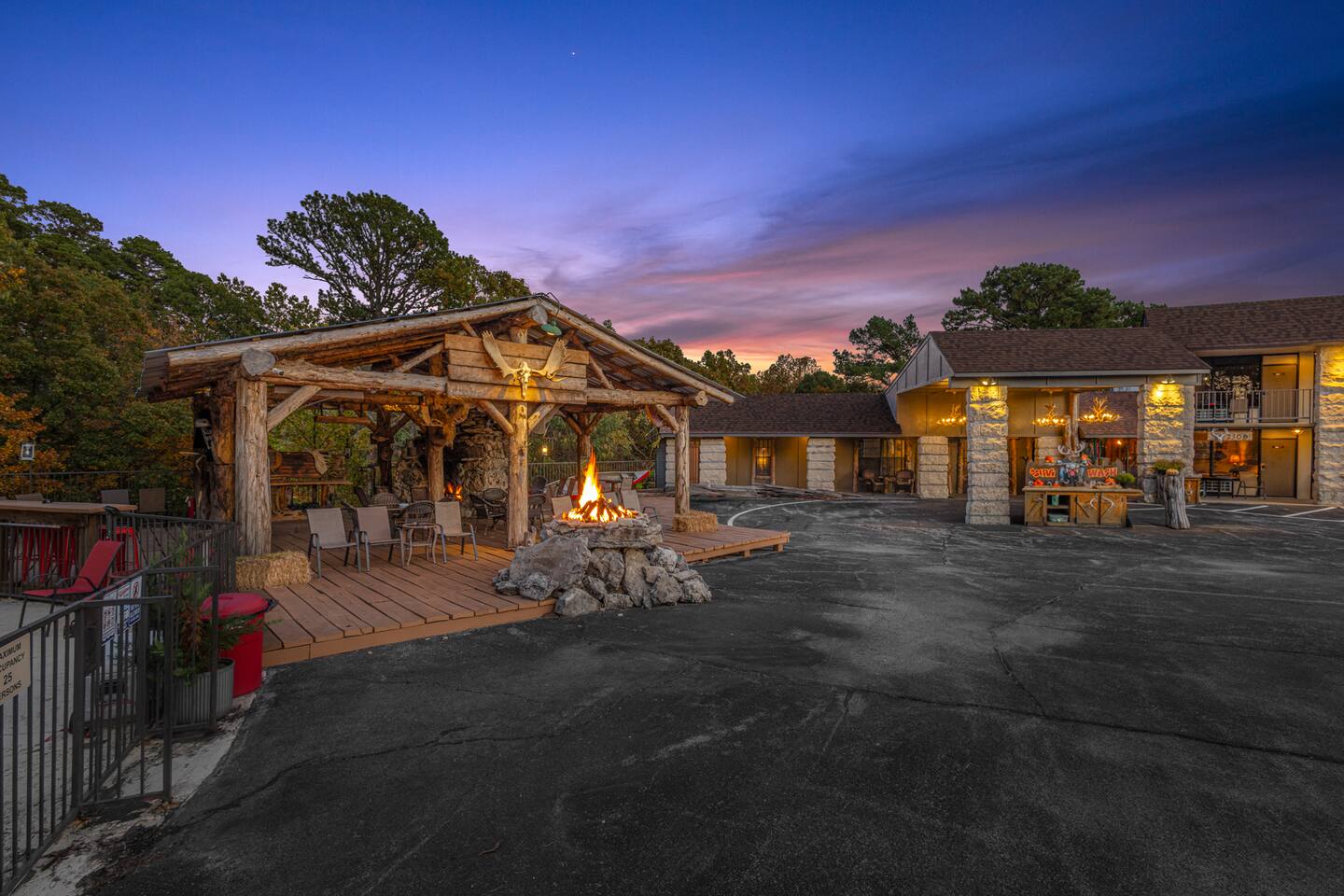 Stonegate Lodge Salt Water Pool2 Queen Beds Fire Pits Fast WiFi Room #205