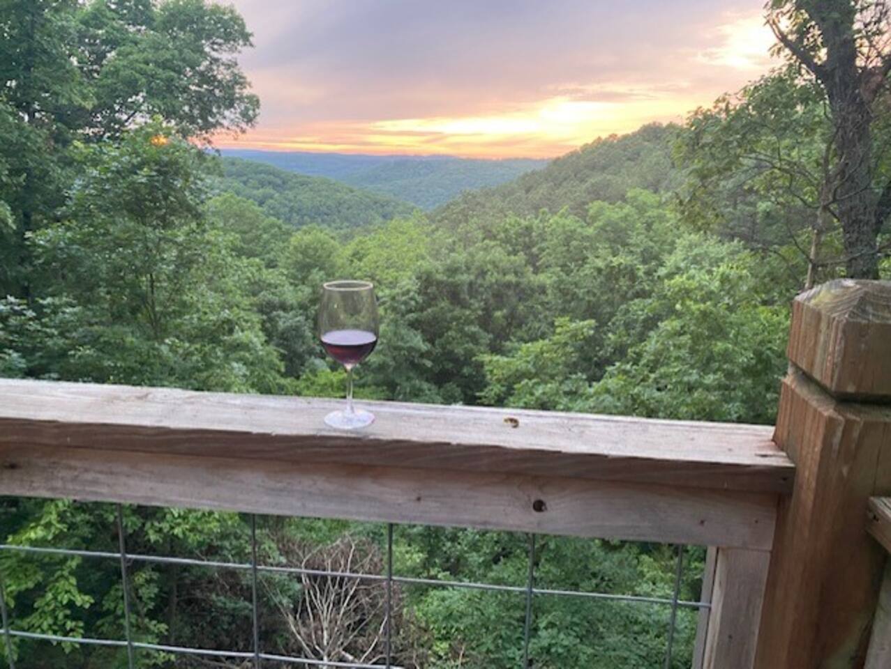 Cabin Hot Tub Valley View, WIFI, 50" Smart TV