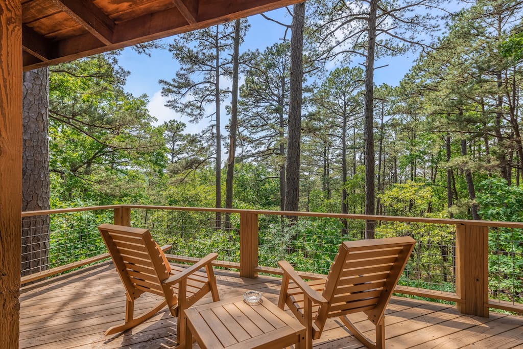 Cabin w/Hot Tub WIFI  50" TV Wood Stove & Jacuzzi