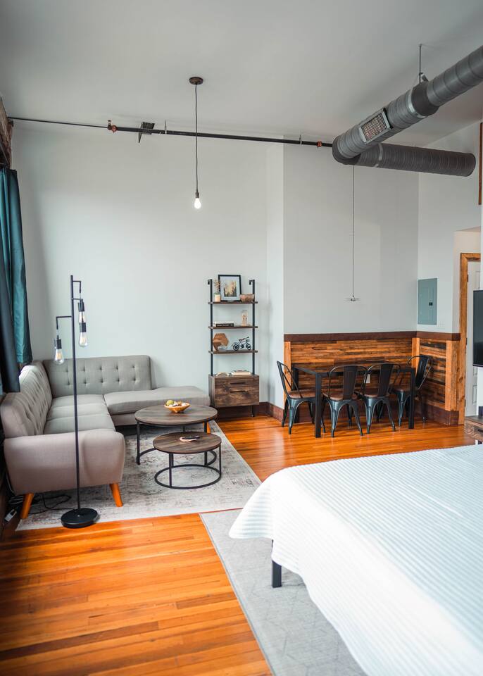 Large Studio Suite in the Middle of Downtown JC