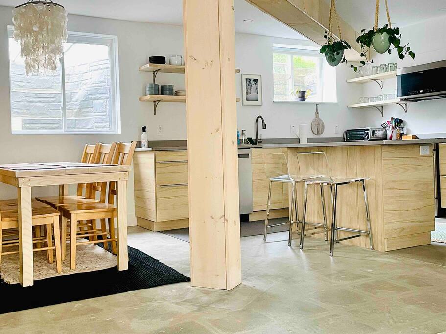The Bunker on Mountain Road: modern & convenient!