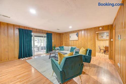 Workers Haven - Pet Friendly- Patio- Fiber Wi-fi