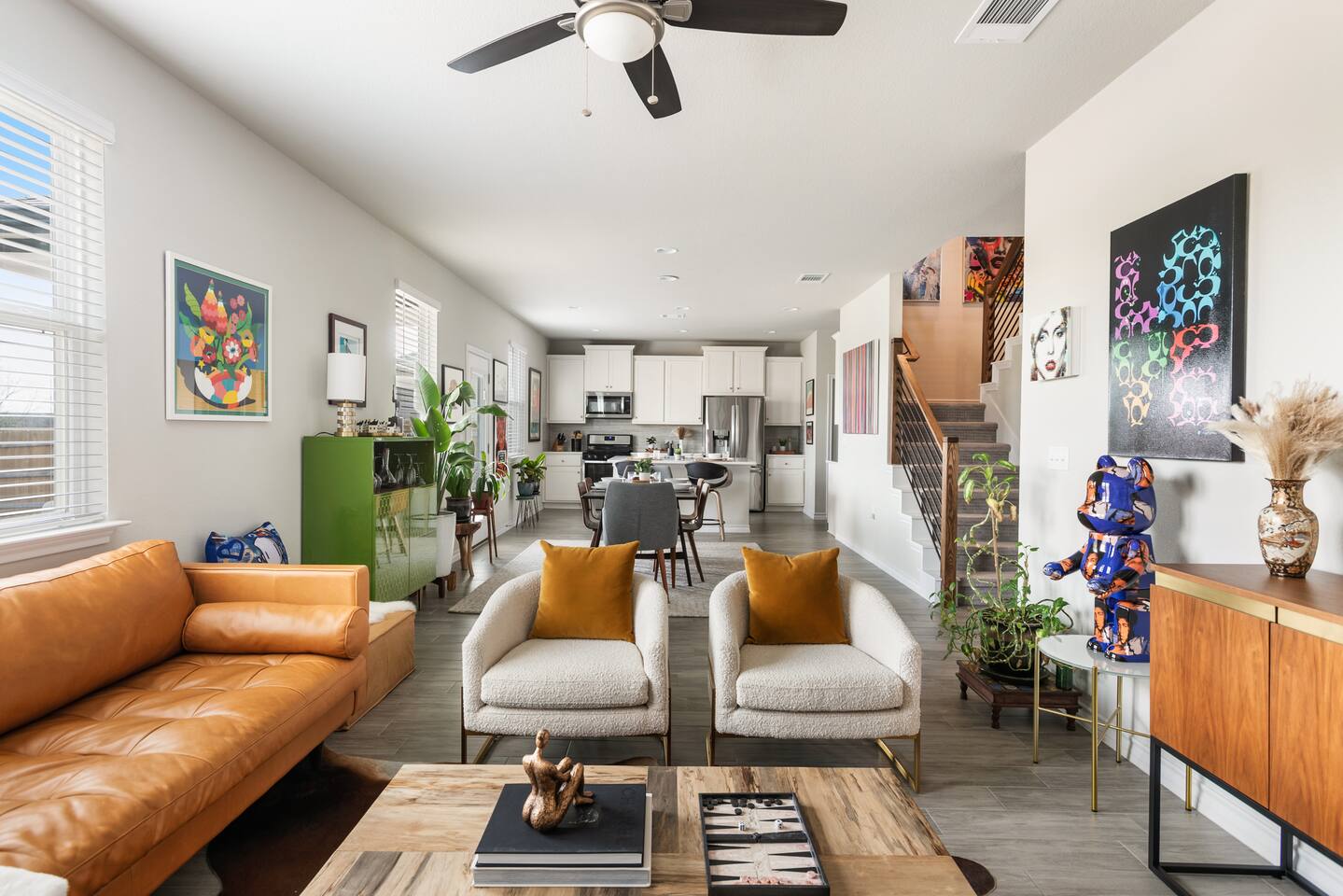 TWO king beds; designer home near airport & Tesla!