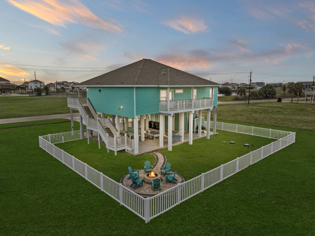 Walk to Beach|2 King Beds| Fire Pit| Ping-pong|BBQ