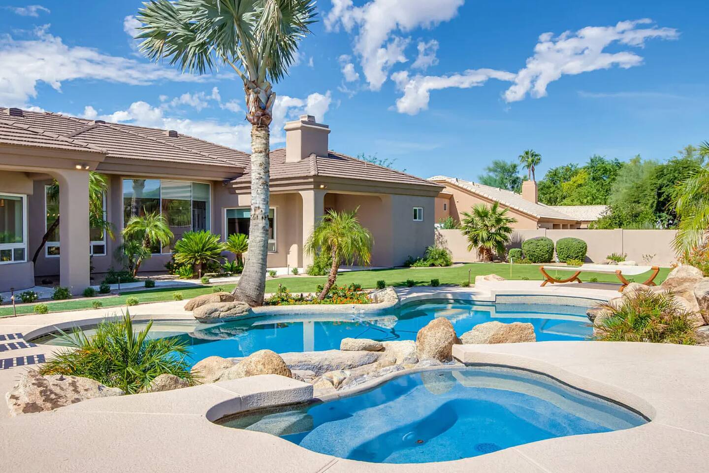 9Bed Luxury Oasis/ Heated Pool/Spa & Pickleball