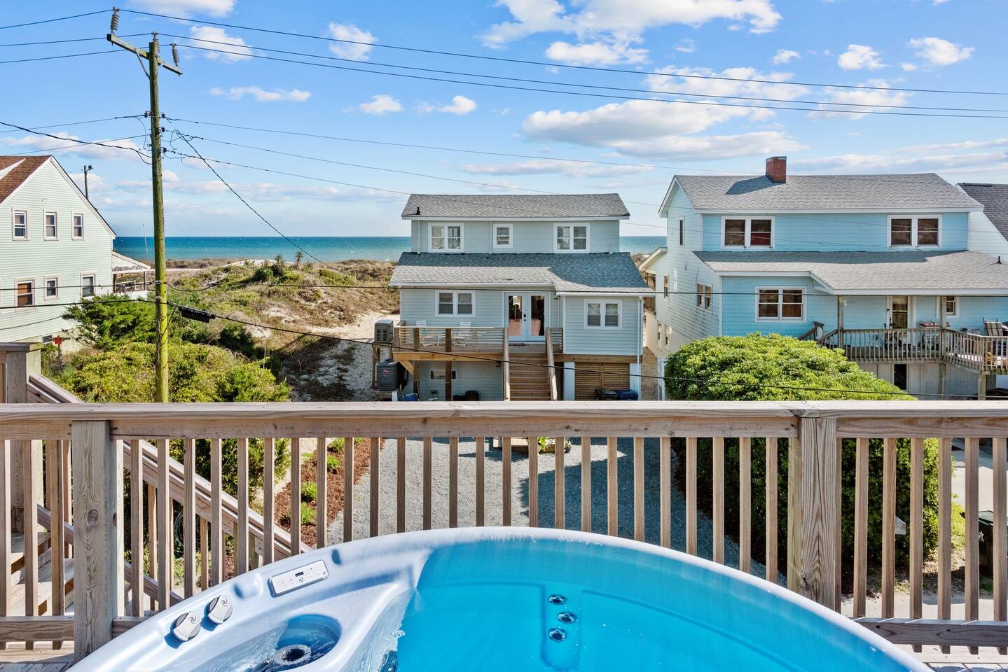 Oceanside Haven: Home Steps to Beach +Hot Tub