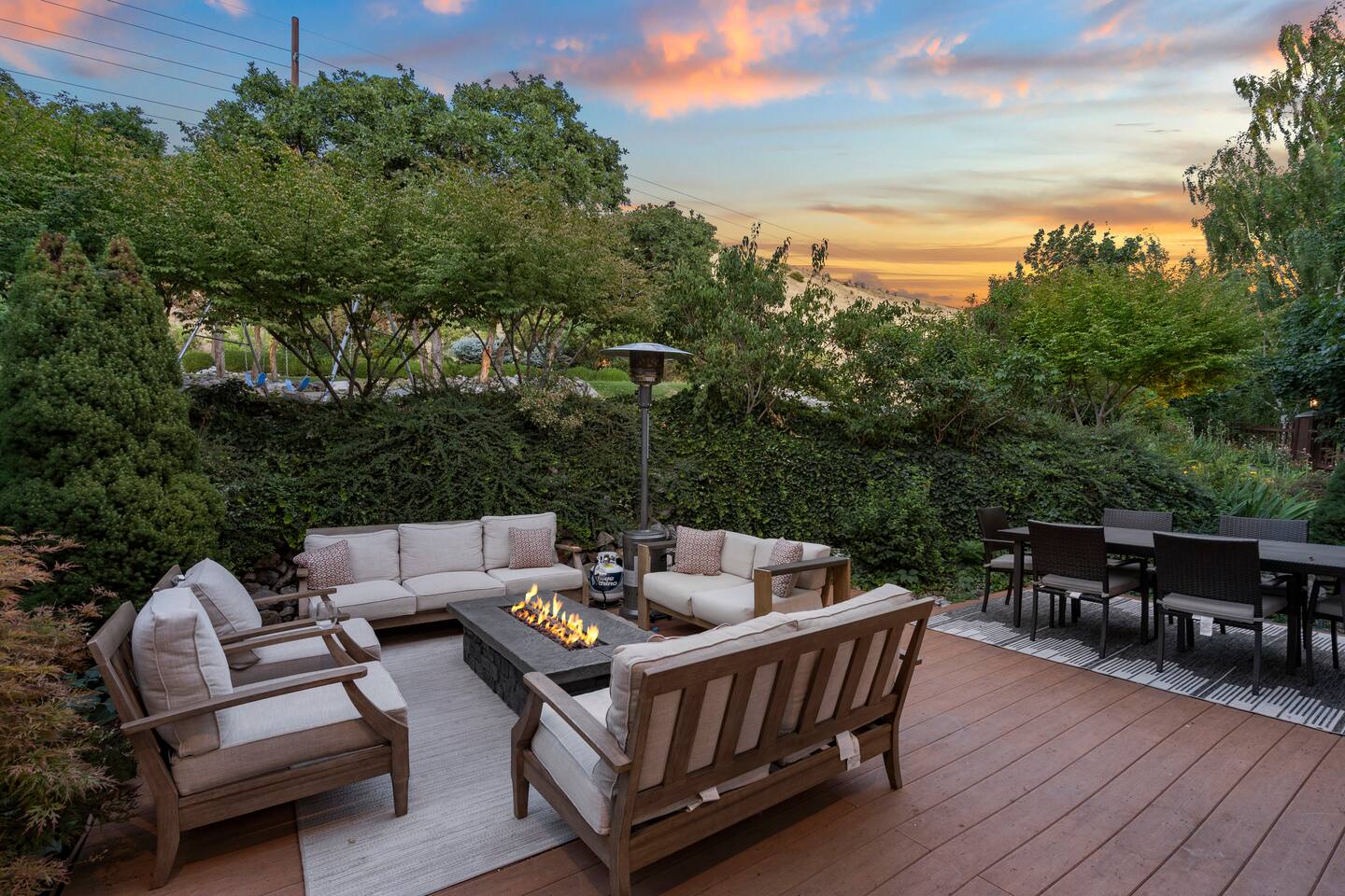 Luxury -7000 SQFT-Sleeps 20- Bball VBall 1 Acre