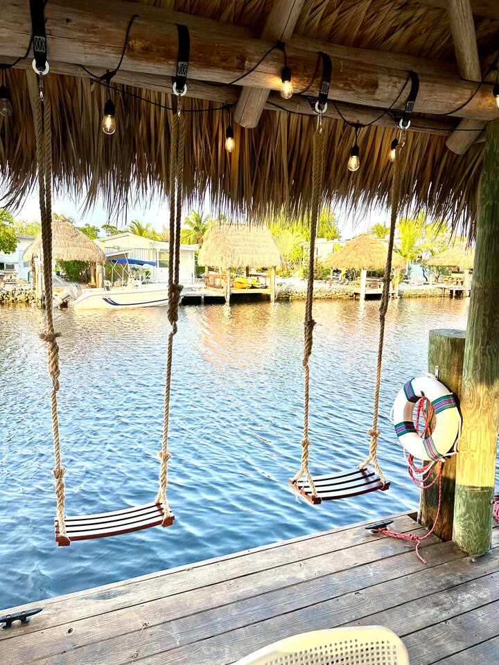 Waterfront Tiny Home w/ Pool, Beach, Dock, Kayaks - Holiday Home