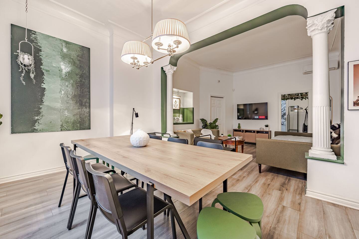 2 KING beds w/ FreeParking & Private Spacious Deck