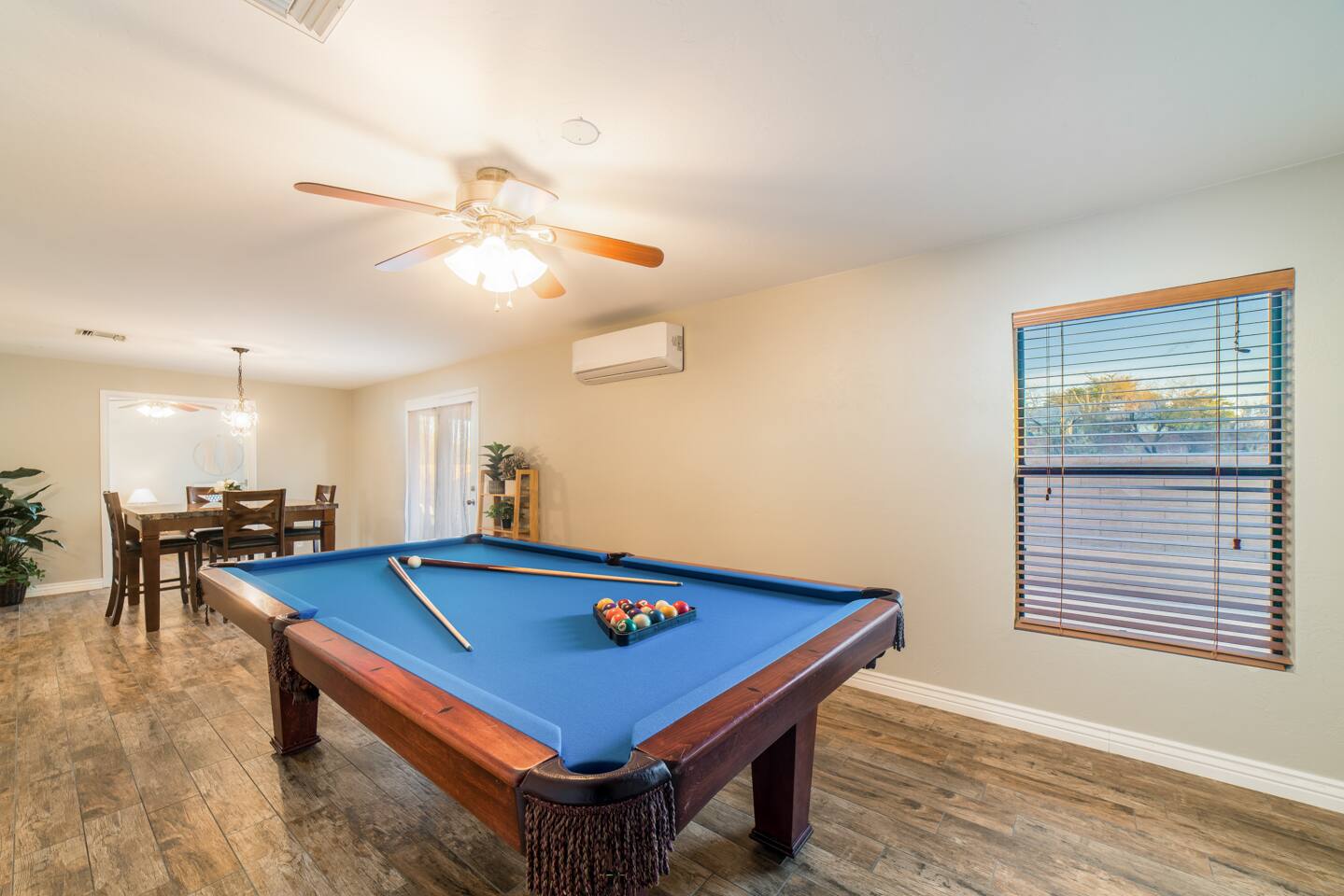 Downtown Retreat: Relaxing 4BD Getaway Wow