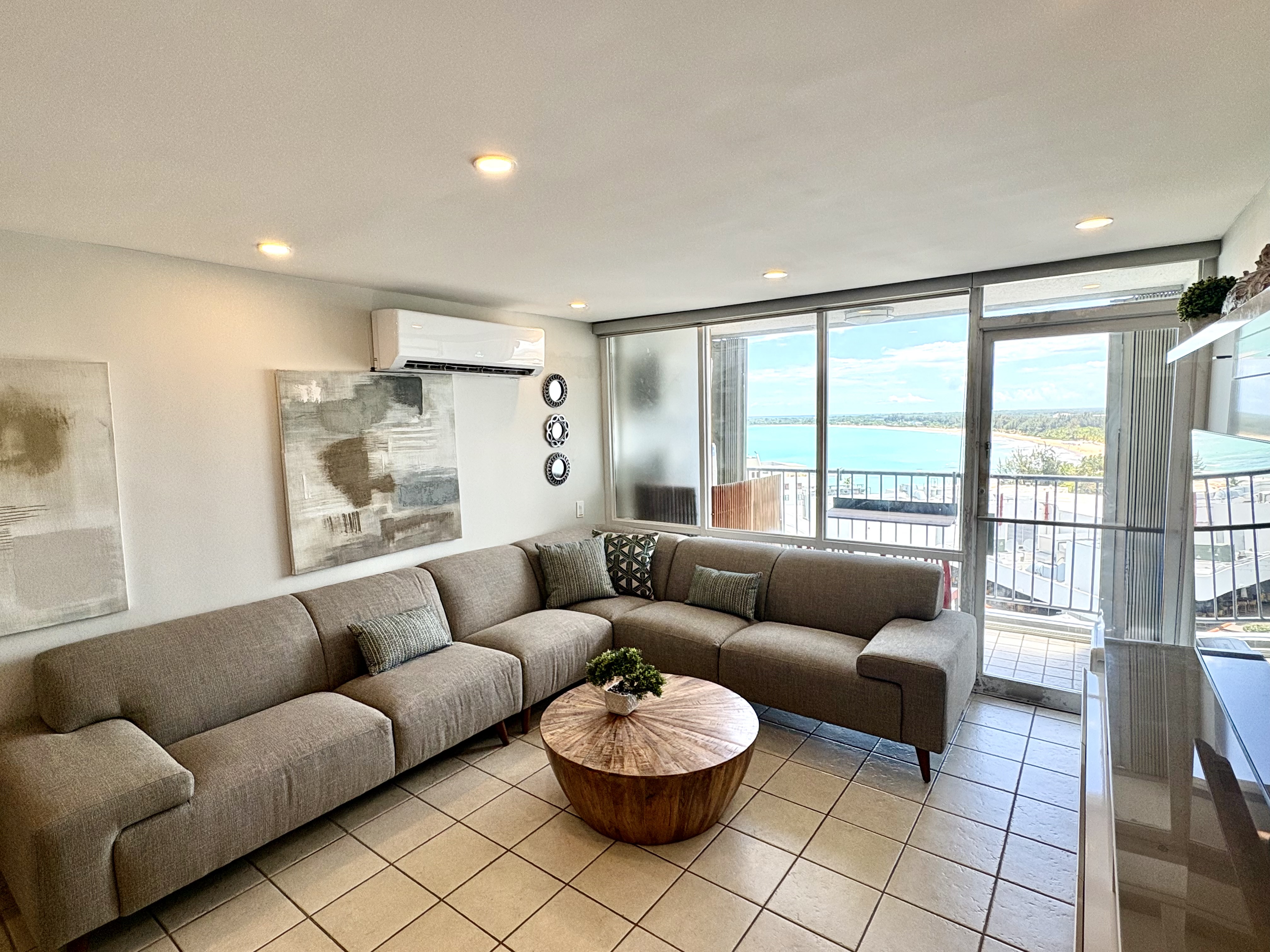 Island Escape-Directly on Isla Verde Beach