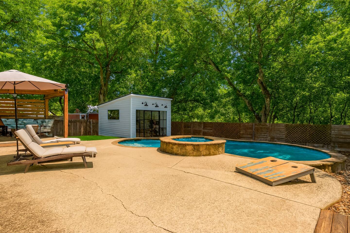 Austin, TX ★ 10 Min to Downtown~Luxury Home w/ Pool, Outdoor TV ★