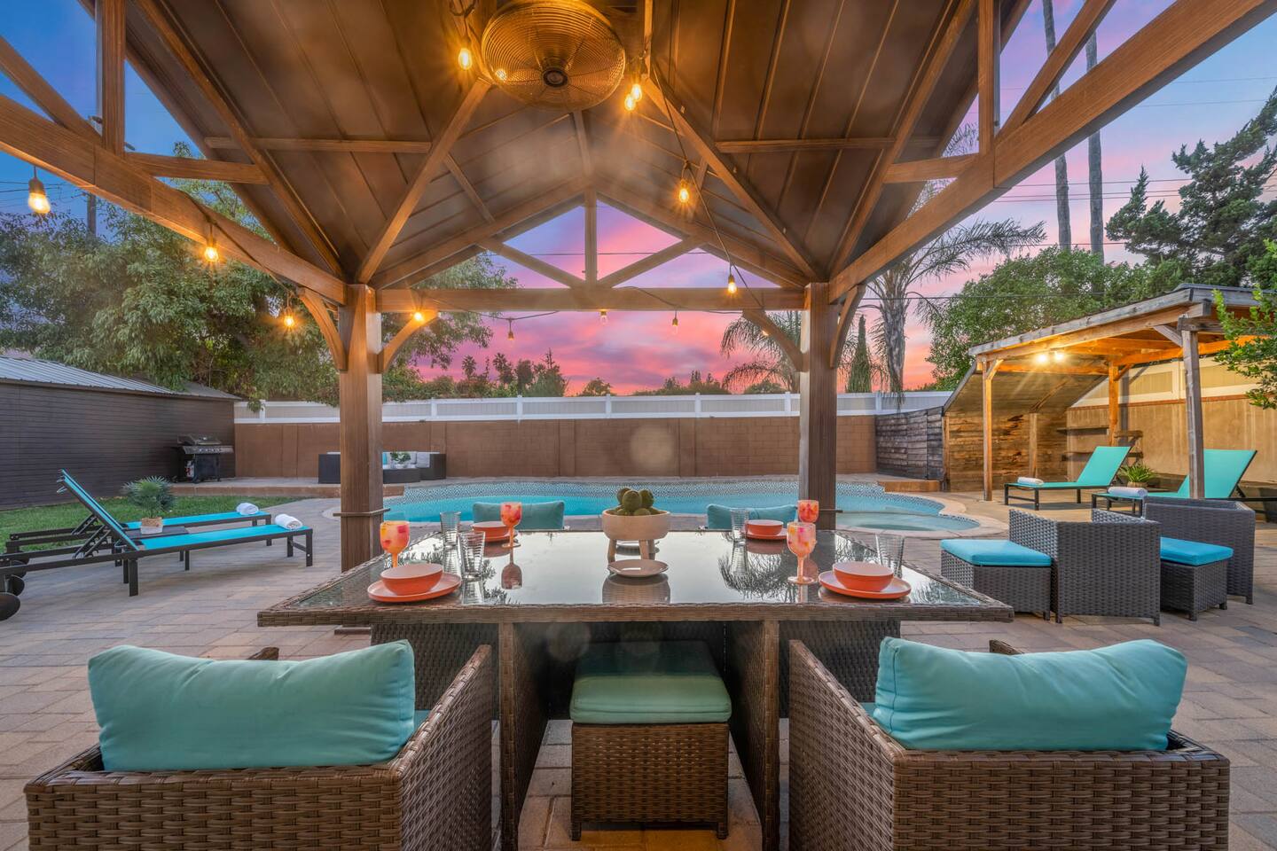 132 Stunning Spacious Entire home pool/spa/EV Plug