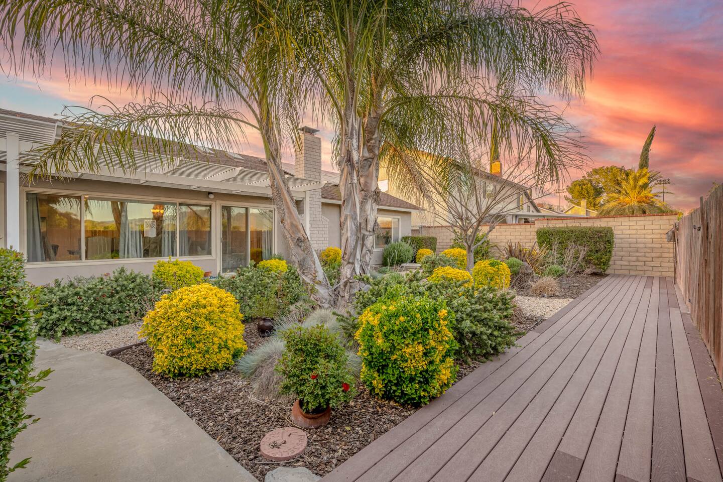 136 – Modern Valencia Home | Near Magic Mountain
