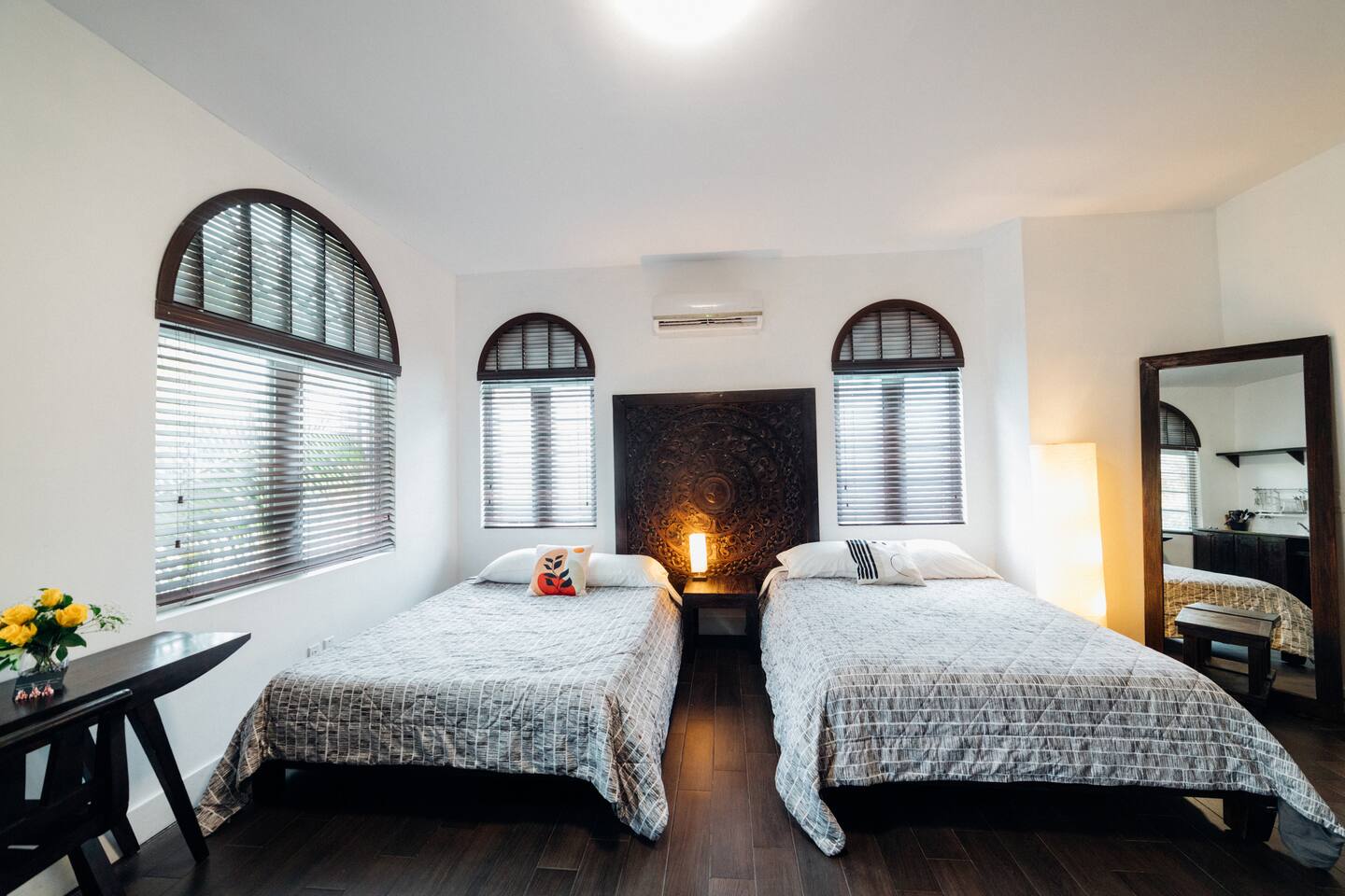 2 Queen Beds in Boutique Hotel steps to Ocean (2Z)