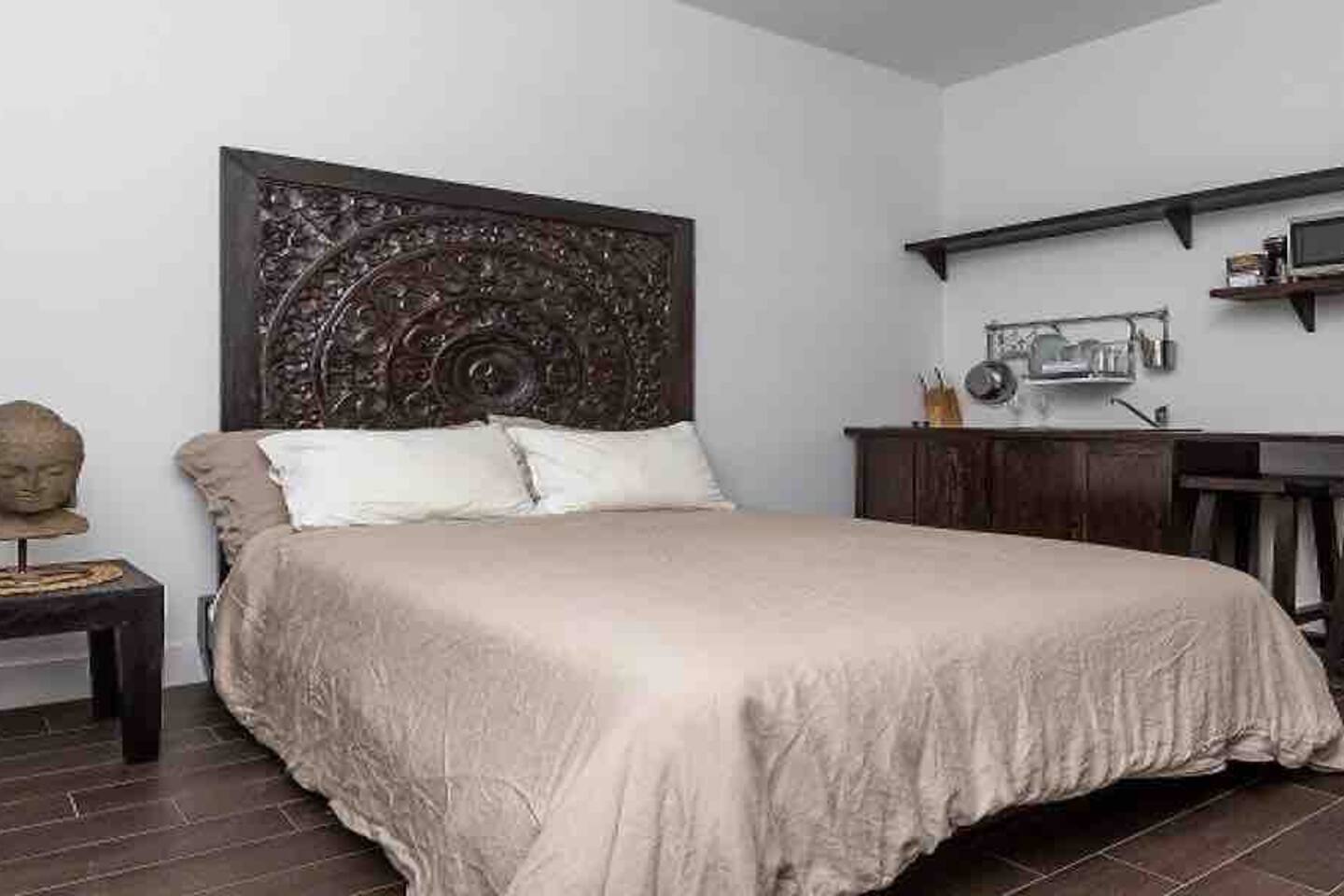 Hotel Room mins from Design District (4Z)