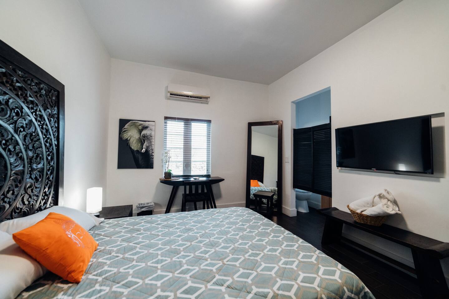 Elegant Hotel Room steps from Ocean (6Z)